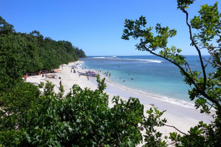 Destinasi Wisata Pantai di Jawa Barat dan Banten Sayang